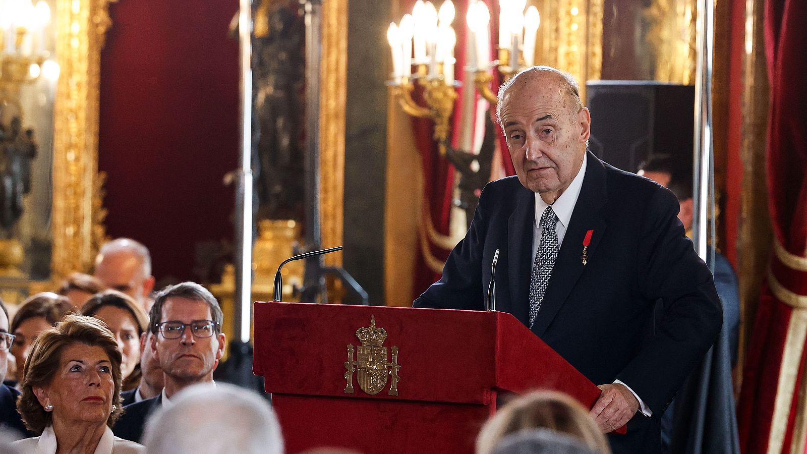 Miquel Roca, tras recibir el Toisón de Oro: "Hicimos de la palabra la vía del acuerdo y del consenso" - Informativo 24h | Ver