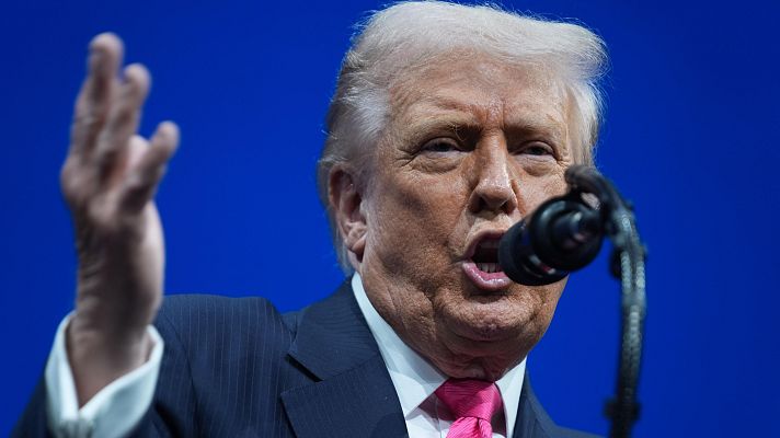 Trump dice a los demócratas que instan al Ejército a no acatar \"órdenes ilegales\" que la sedición se castiga con la muerte | Ver ahora