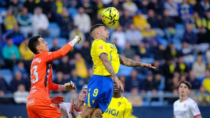 Resúmenes de LaLiga - Cádiz CF - Cultural y Deportiva Leonesa: resumen del partido de la 15ª jornada de Liga | Segunda