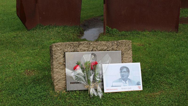 Salvador Illa, visiblemente emocionado, recuerda a Ernest Lluch en un acto en el Palau de la Generalitat