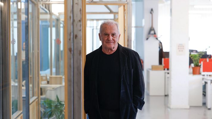 Telediario 2 - Víctor Manuel publica nuevo disco: 'Solo a solas conmigo'