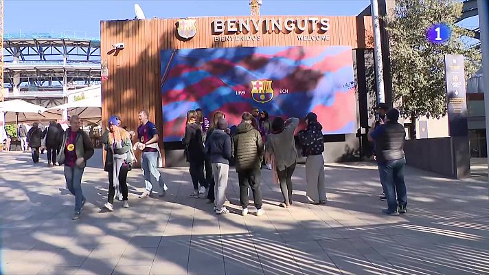 L'Informatiu - Emotiva tornada al Camp Nou