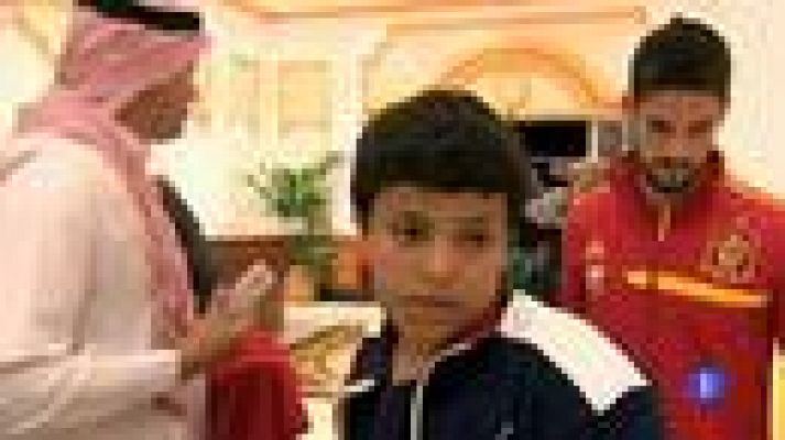 Telediario 1 - Isco y Azpilicueta se muestran encantados de viajar con la Roja