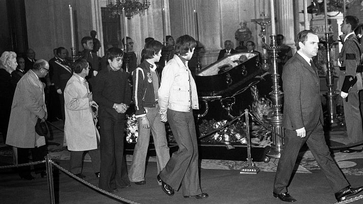 Telediario Fin de Semana - El entierro de Franco: un funeral diseñado al detalle por las autoridades del régimen