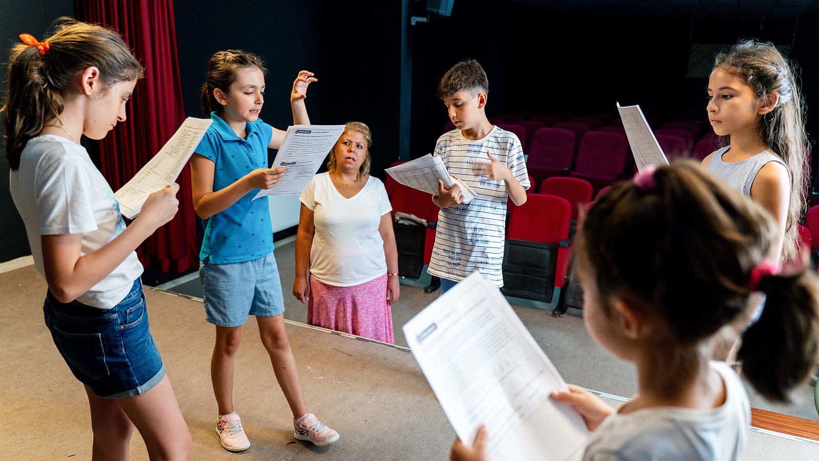 Un día dentro de una escuela infantil de teatro musical | Ver