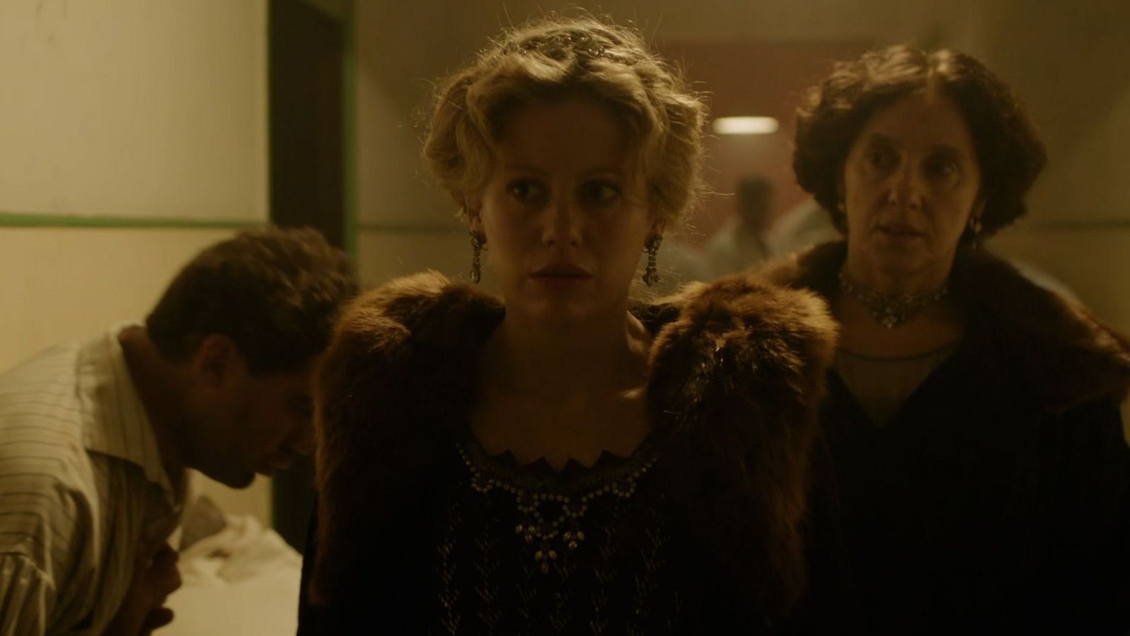 Ena - Ena se preocupa por el estado de los hospitales - ENA. La reina Victoria Eugenia | Ver