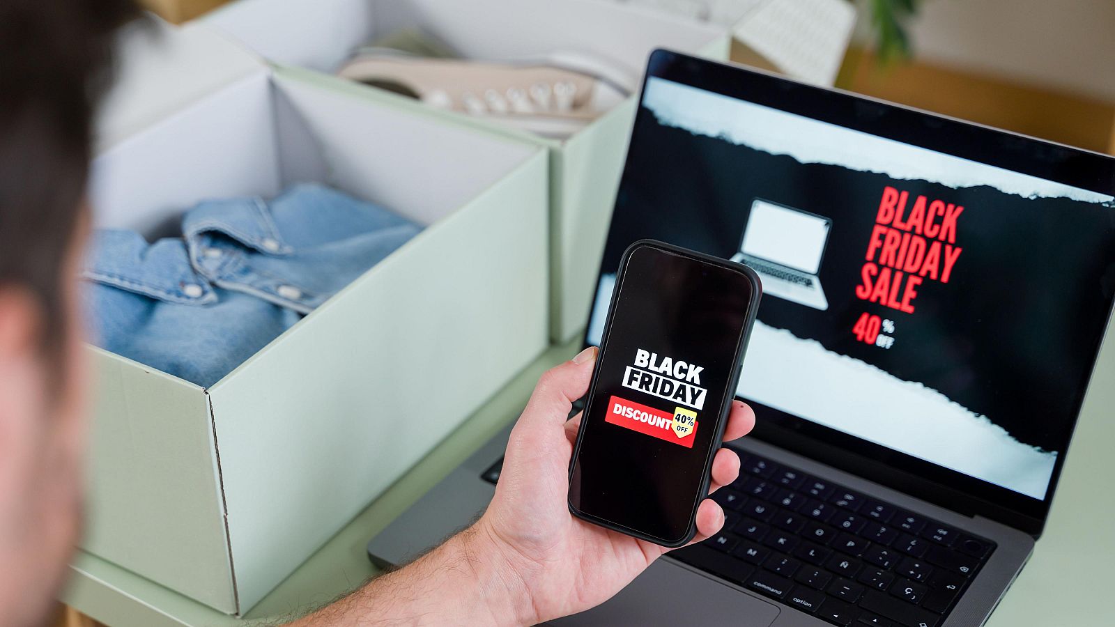 El Black Friday llega antes cada año y la campaña dura más - Telediario 2 | Ver