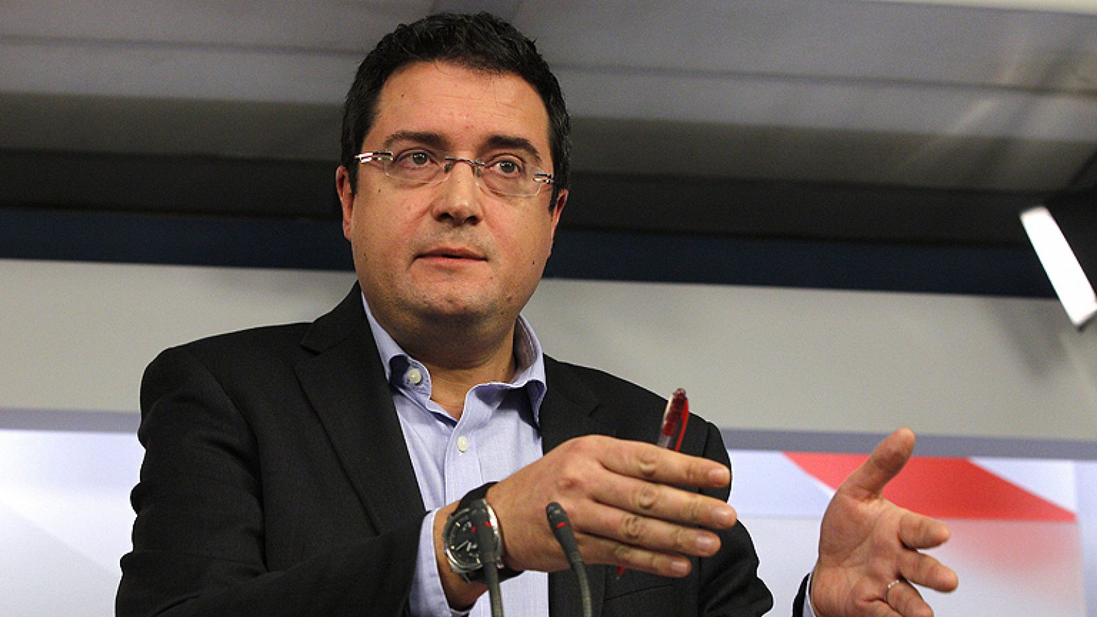 Óscar López cree que la posición de Rajoy es "insostenible y débil" y debe dejar el cargo