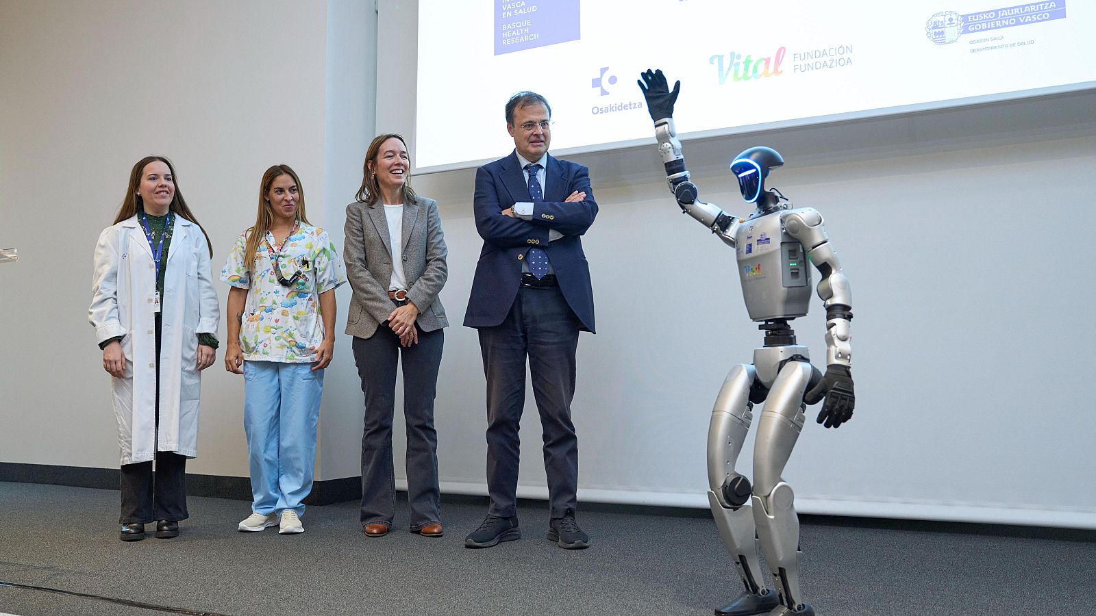 Osakidetza incorpora un robot para mejorar la experiencia de los niños hospitalizados en el hospital de Txagorritxu