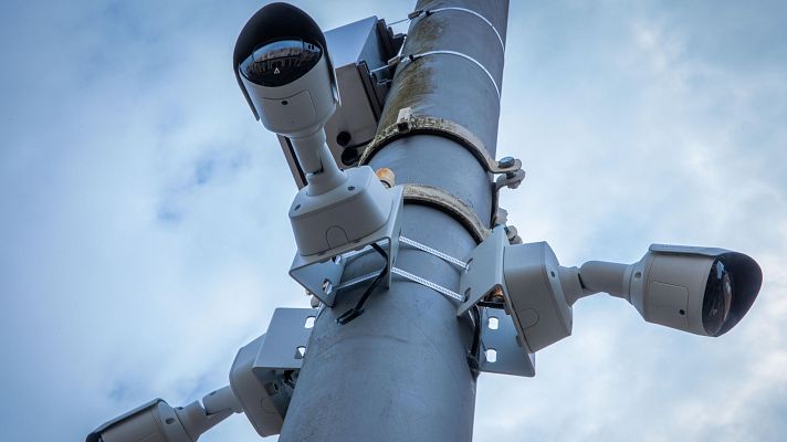 Decenas de cámaras de seguridad vigilan Santa Eugènia, Mallorca - Telediario 1 | Ver