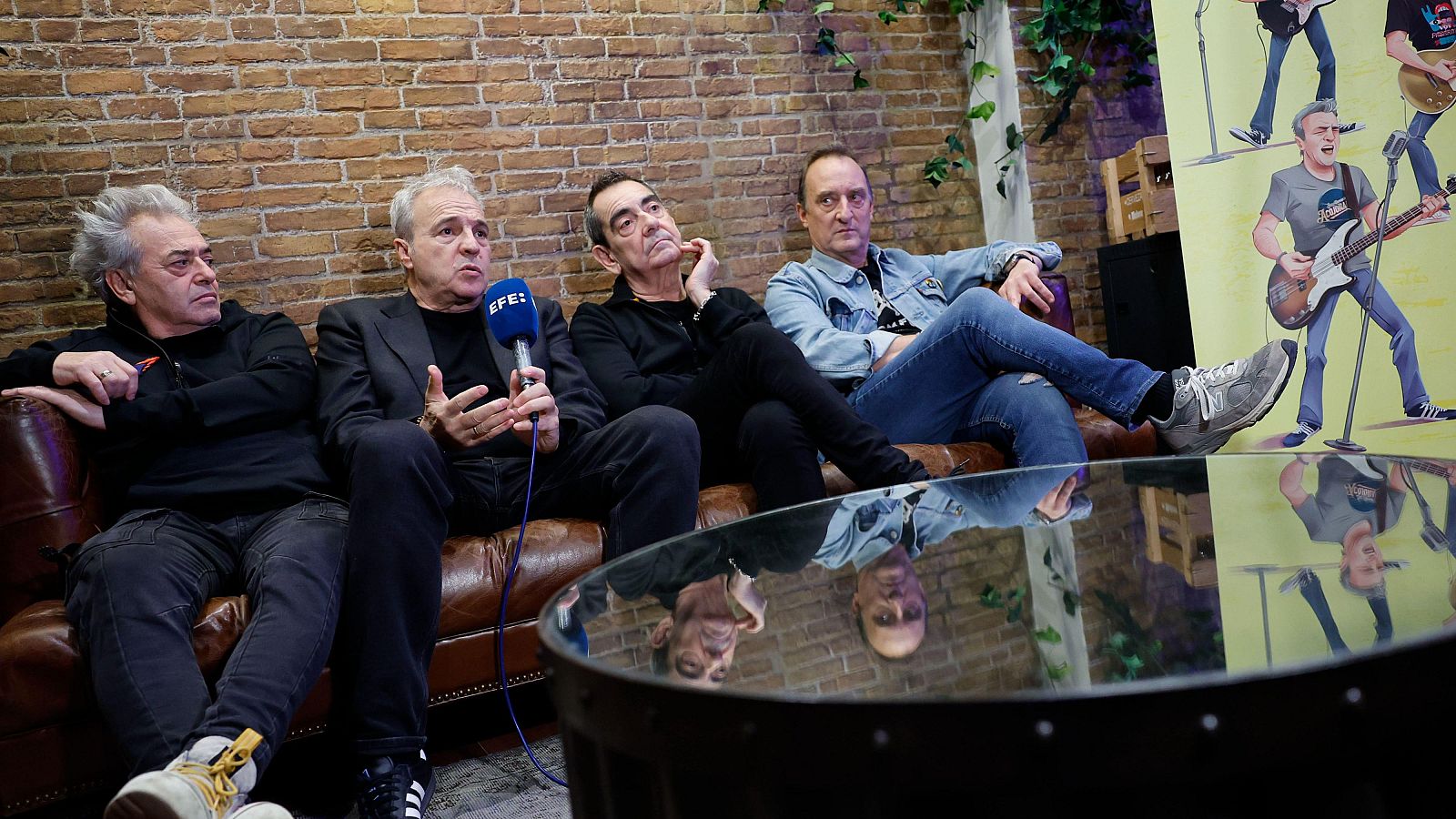 Los Hombres G presentan "Los mejores años de nuestra vida" - Telediario 1 | Ver