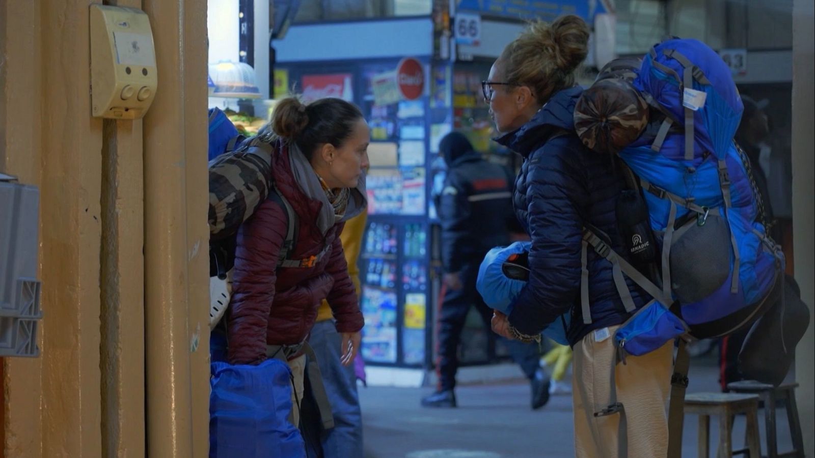 Hasta el fin del mundo - Tensión por la ruta: el enfrentamiento entre Rocío Carrasco y Anabel Dueñas - Hasta el fin del mundo | Ver