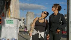 Hasta el fin del mundo - Jedet y Andrea Compton de compras en Cuenca