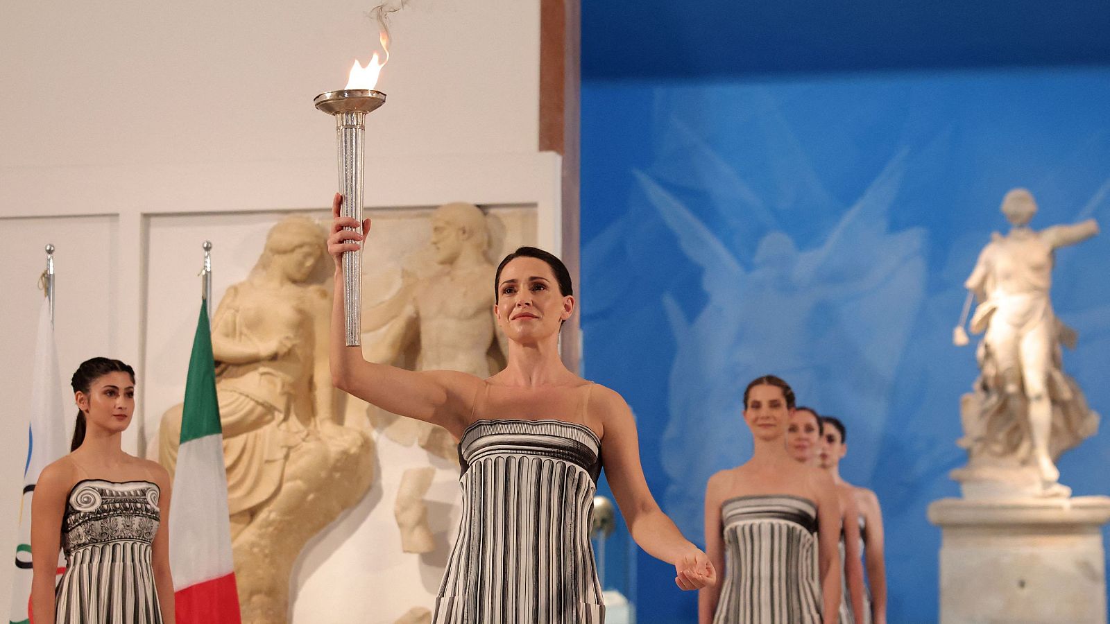 La llama olímpica se enciende para los JJOO de Milano-Cortina - Otros deportes | Ver