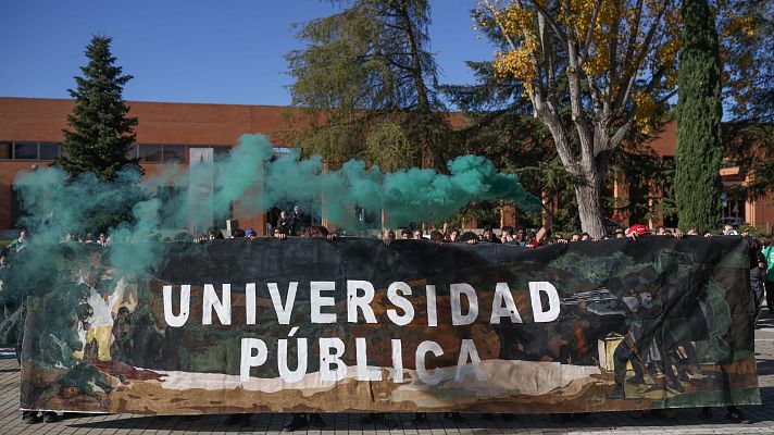 Telediario 1 - Las universidades públicas de Madrid se manifiestan contra la falta de dinero