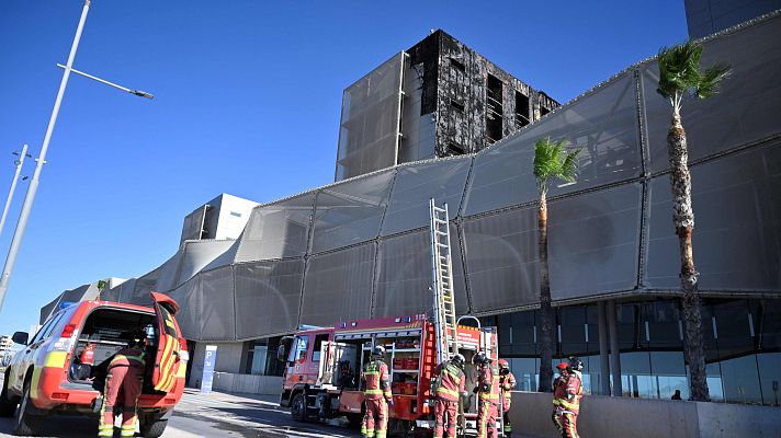 Evacuan con éxito un hospital incendiado en Cartagena | Ver
