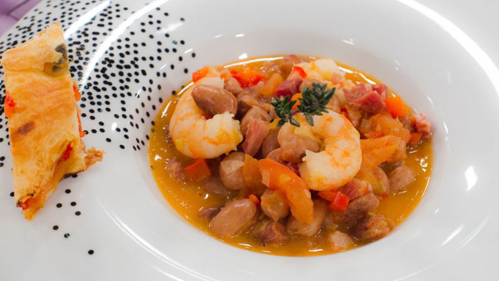 Saber cocinar - Judías pintas con langostinos con hojaldre de berberechos