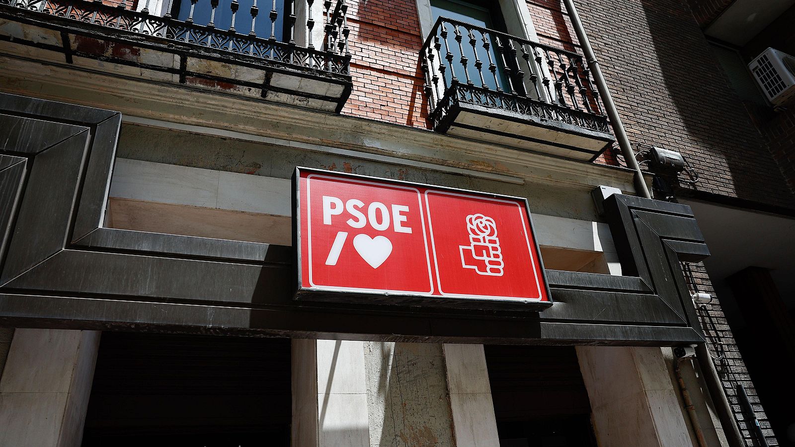 La Audiencia Nacional exige al PSOE el registro de pagos en efectivo - Telediario 1 | Ver