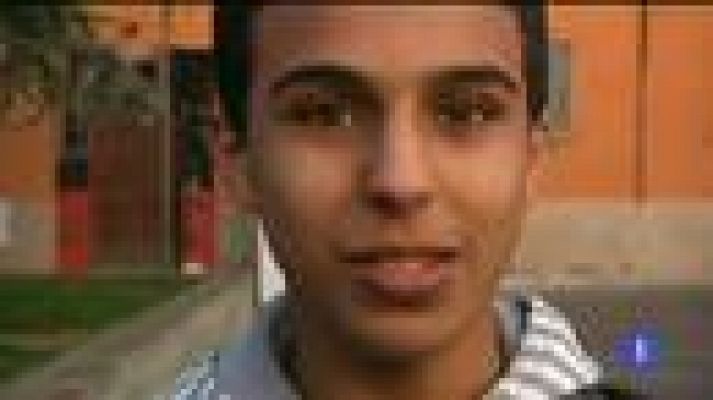 Telediario 1 - Manifiesto de regularización en Ita