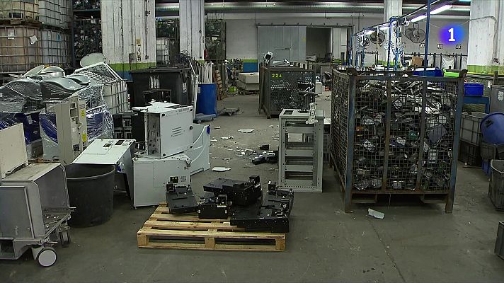 L'Informatiu - Els residus electrònics es disparen: un 82% més en 15 anys