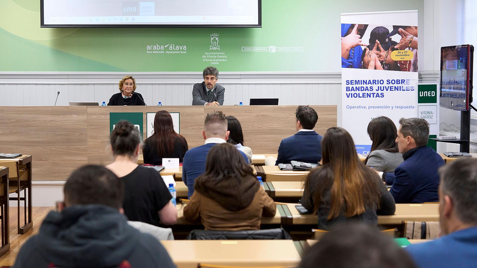 Un seminario de Vitoria analiza el fenómeno de las bandas juveniles | RTVE Play - Ver ahora