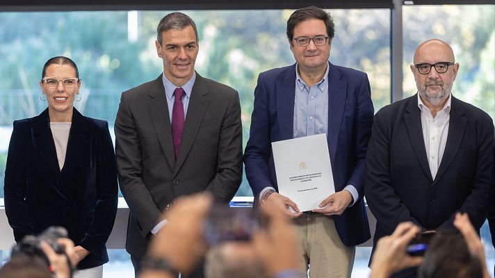 Telediario 1 - Gobierno y sindicatos firman la subida salarial de los funcionarios