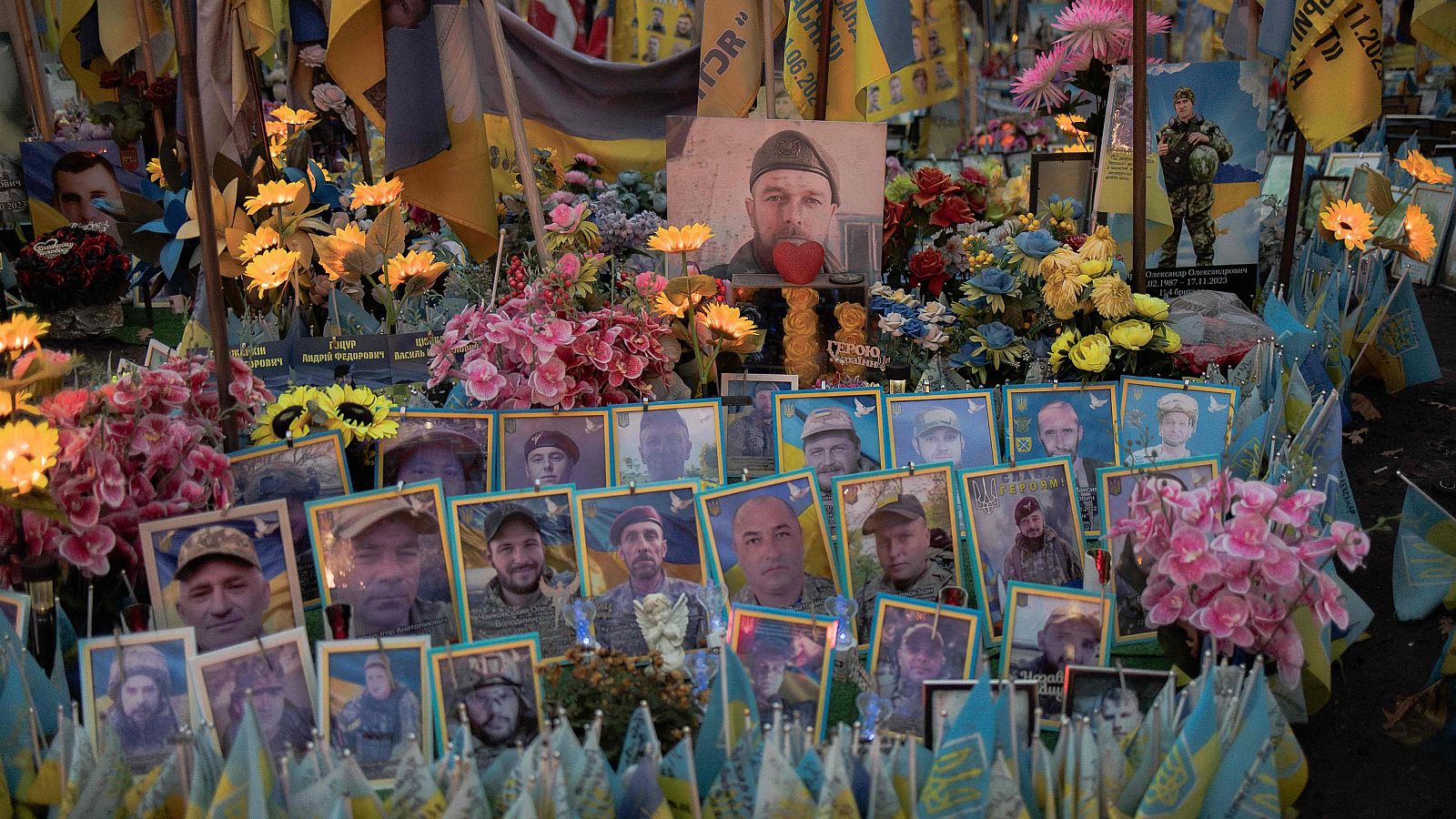 División entre los ucranianos sobre si aceptar o no el plan de paz que propone Trump | Ver ahora