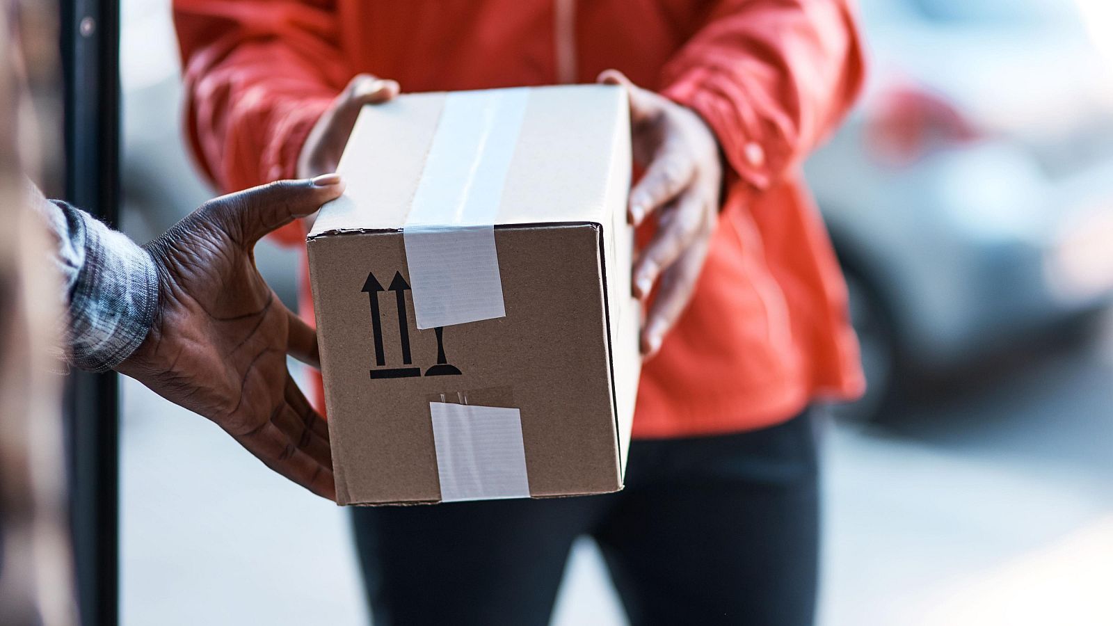 Black Friday: ¿cuánto contamina comprar por internet? - Telediario 2 | Ver