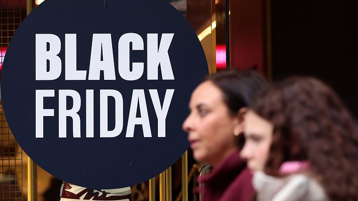 Telediario 1 - Este viernes 28 de noviembre es oficialmente 'Black Friday' y los grandes descuentos inundan los escaparates