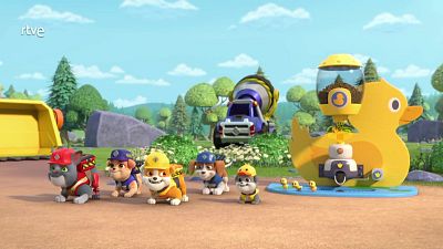 El equipo construye un puente para patitos - Equipo Rubble | Ver