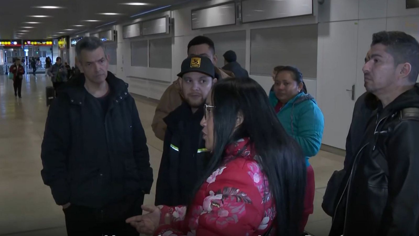 Sin vuelos a Venezuela, crece la incertidumbre en Barajas | Ver