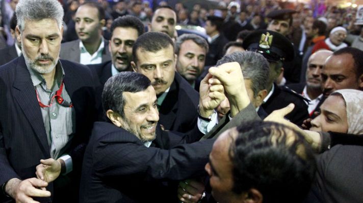 Telediario 1 - Arrojan un zapato a Ahmadineyad