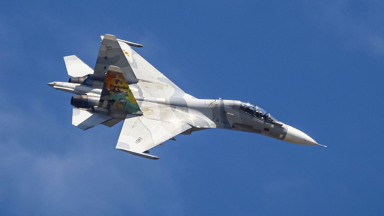 Venezuela desafía el cierre total del espacio aéreo | Ver