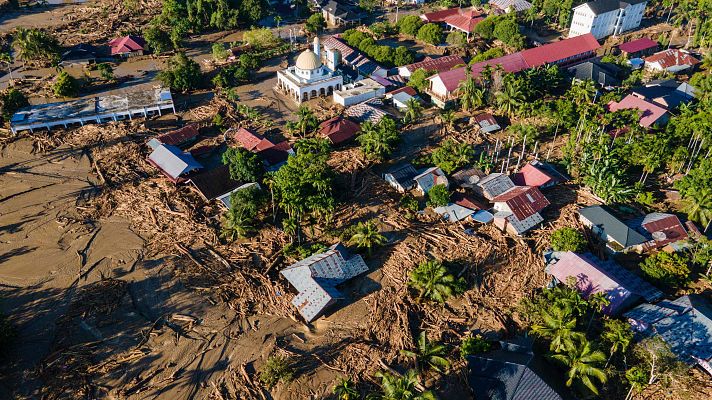 Telediario Fin de Semana - Las inundaciones en el sudeste asiático dejan centenares de fallecidos y desaparecidos