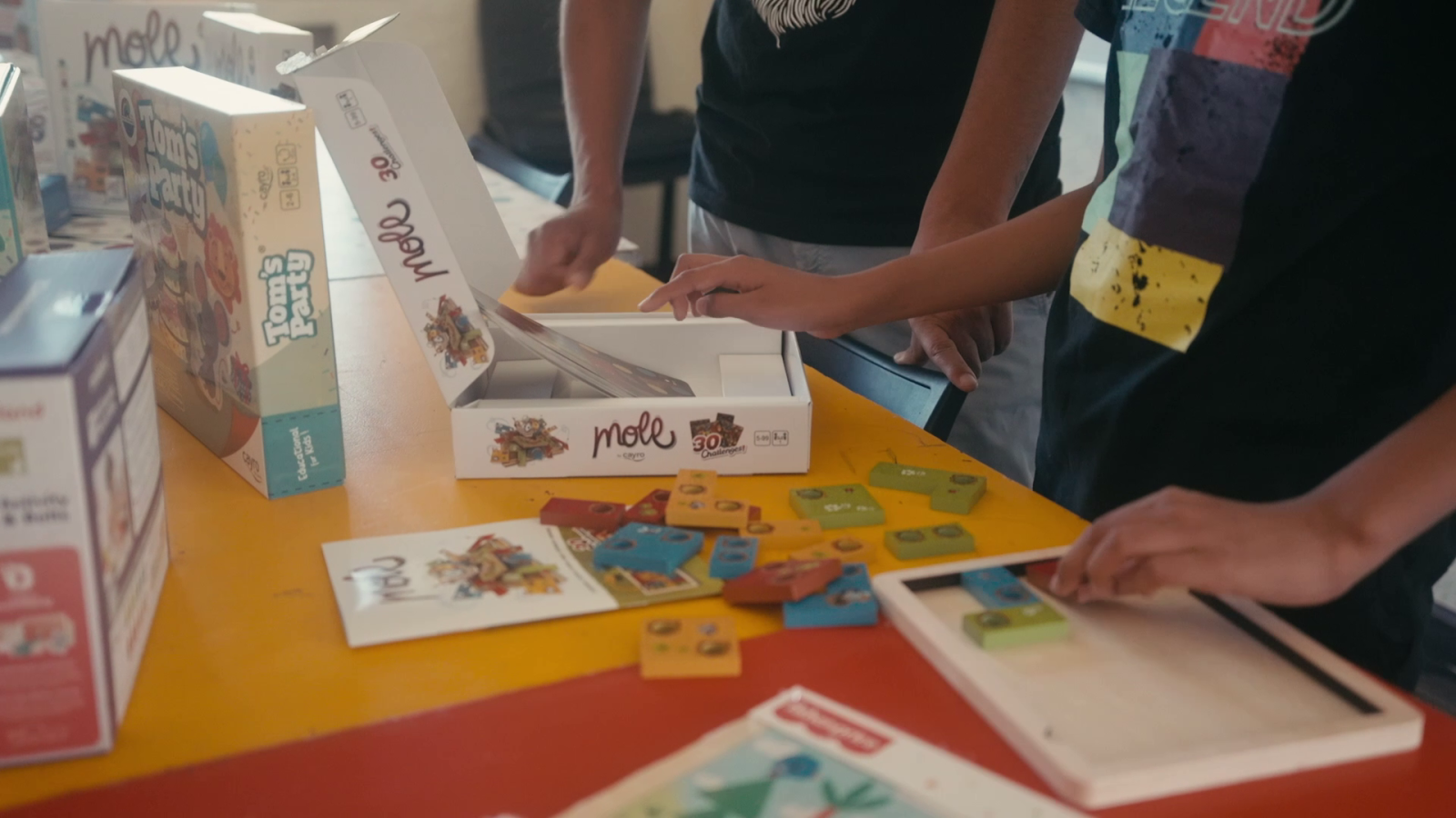 Entrega de juguetes - León - declaraciones Luis Eduardo | Ver