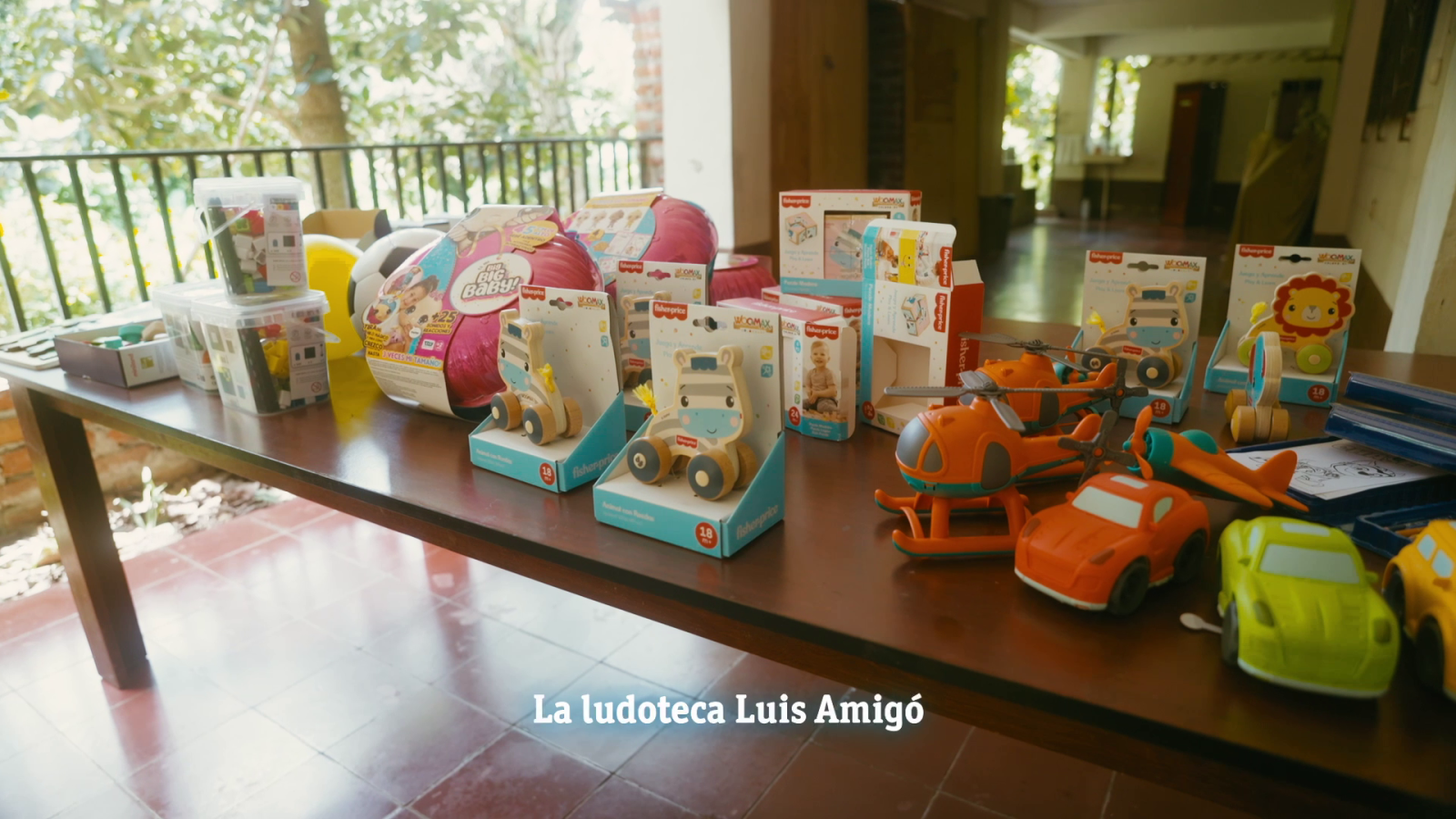 Entrega de juguetes - El Salvador - Ludo Luis Amigo | Ver