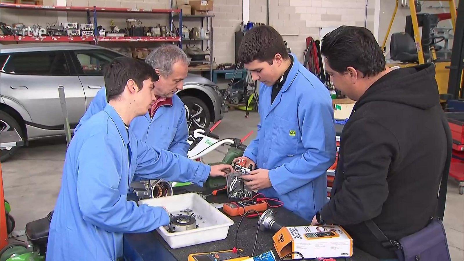 Los mecánicos se renuevan - Aquí hay trabajo | Ver