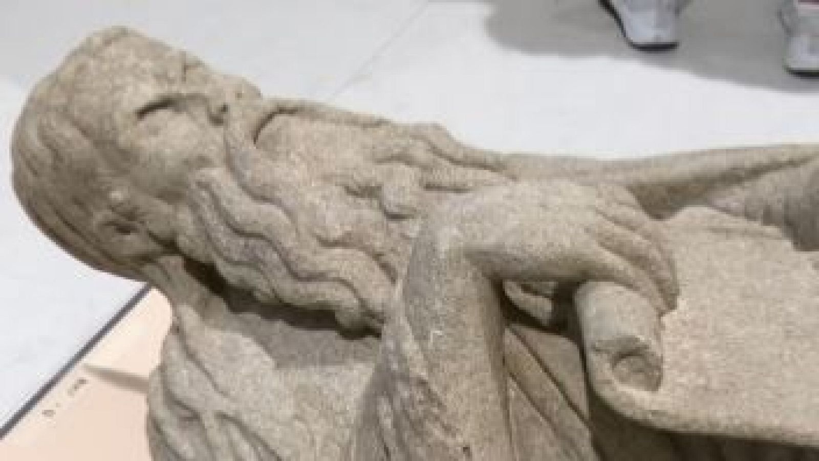 Los Franco devuelven las estatuas expoliadas del Pórtico de la Gloria de la catedral de Santiago de Compostela - Directo al grano | Ver