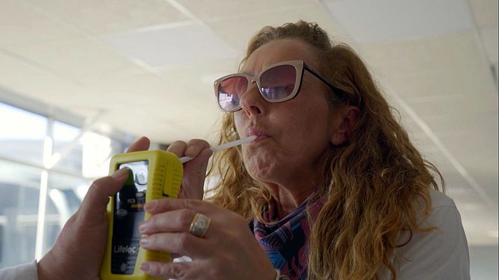 Hasta el fin del mundo - Rocío y Anabel control de alcoholemia - Hasta el fin del mundo | Ver