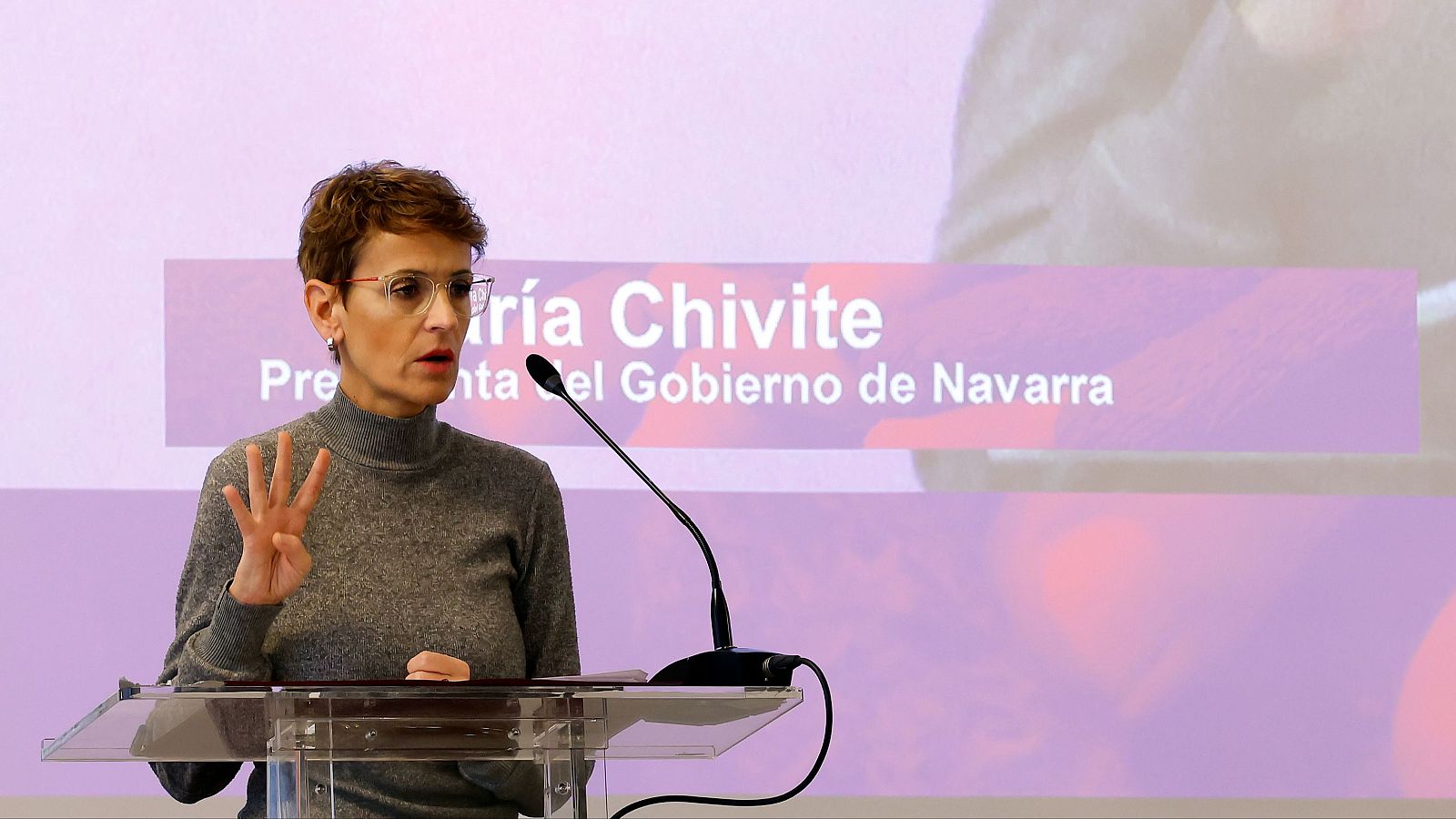 La presidenta de Navarra cesa al director de Obras Públicas - Telediario 2 | Ver