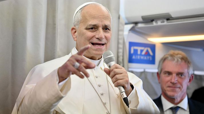 Telediario 2 - El papa pide a EE.UU. evitar un ataque militar en Venezuela y optar mejor por diálogo o "presiones"