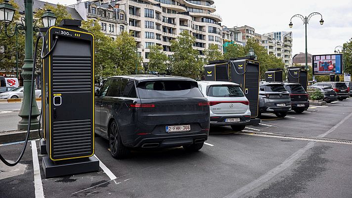 Telediario 2 - La compra de coches eléctricos se dispara en noviembre