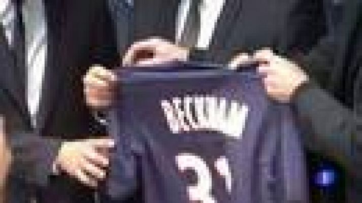 Telediario 1 - Gesto solidario de Beckham, pero también polémico
