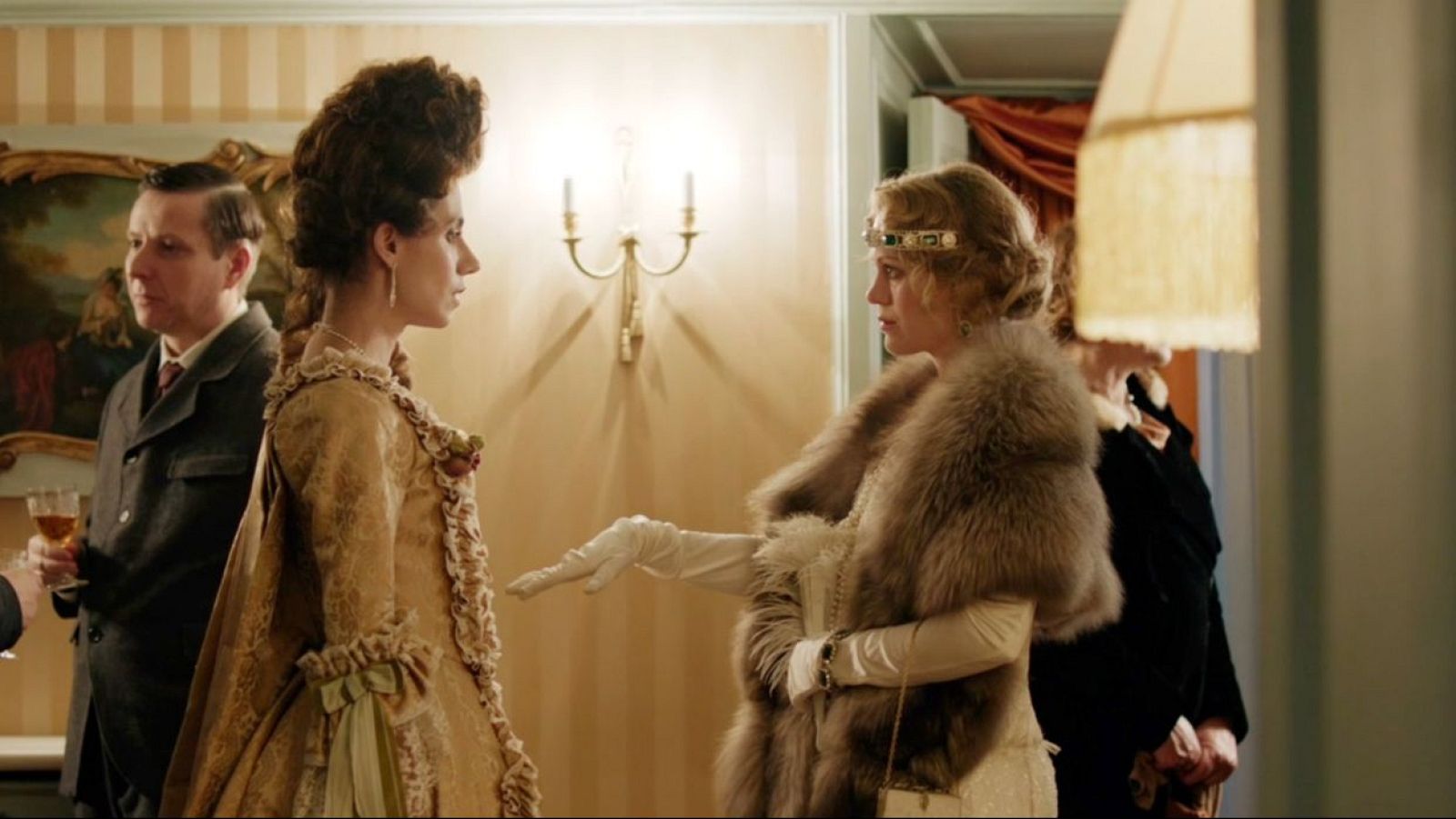 Ena - Victoria Eugenia conoce a Carmen Moragas, amante del rey - ENA. La reina Victoria Eugenia | Ver