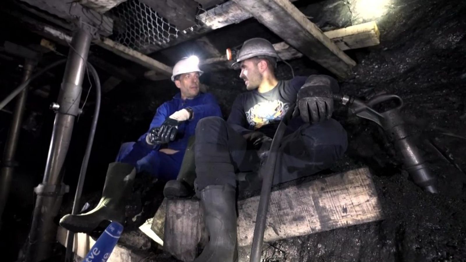 {lastMultimedia.title}}