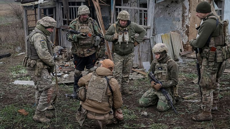 Las negociaciones para la paz en Ucrania siguen estancadas mientras la guerra continúa | Ver