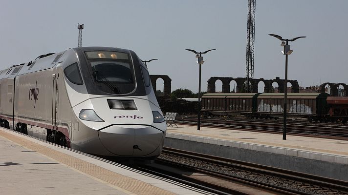 Modo Digital - De camino a las elecciones extremeñas en tren, un servicio en "ligera mejoría" pero "antiguo e inadaptado" al siglo XXI