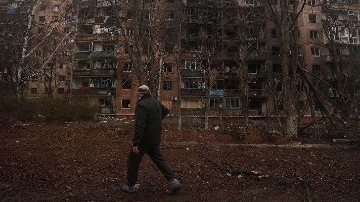 Los voluntarios que ayudan a quienes quedan atrapados bajo los ataques rusos en el Donbás | Ver