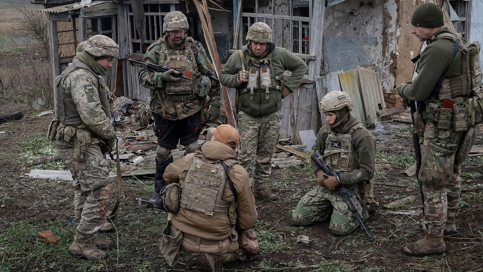 RTVE visita un hospital de campaña en Ucrania donde la V Brigada del Ejército cuida de los heridos a seis metros bajo tierra | Ver