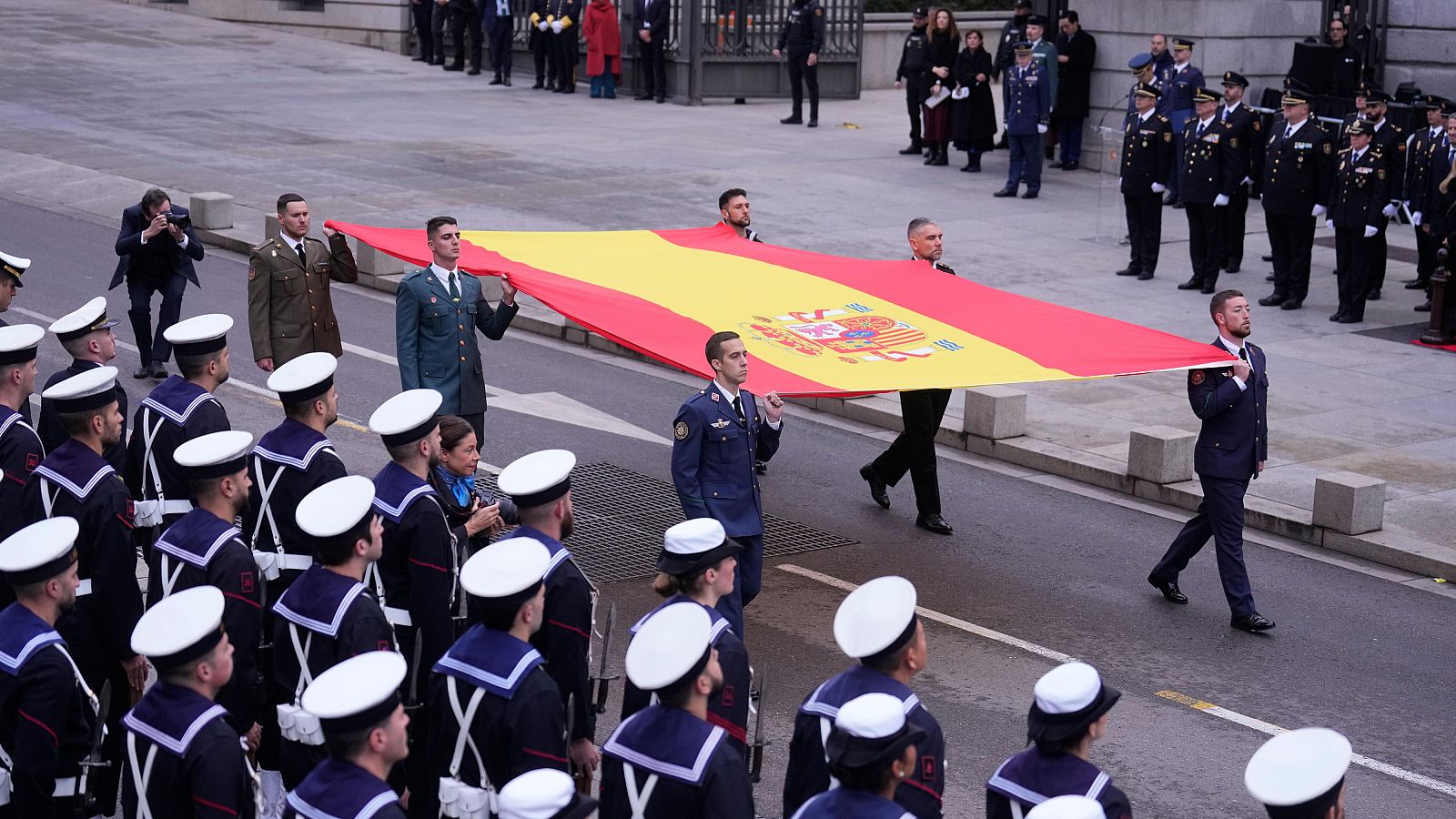 Telediario Fin de Semana 2 en cuatro minutos - 06/12/2025 - RTVE.es | Ver